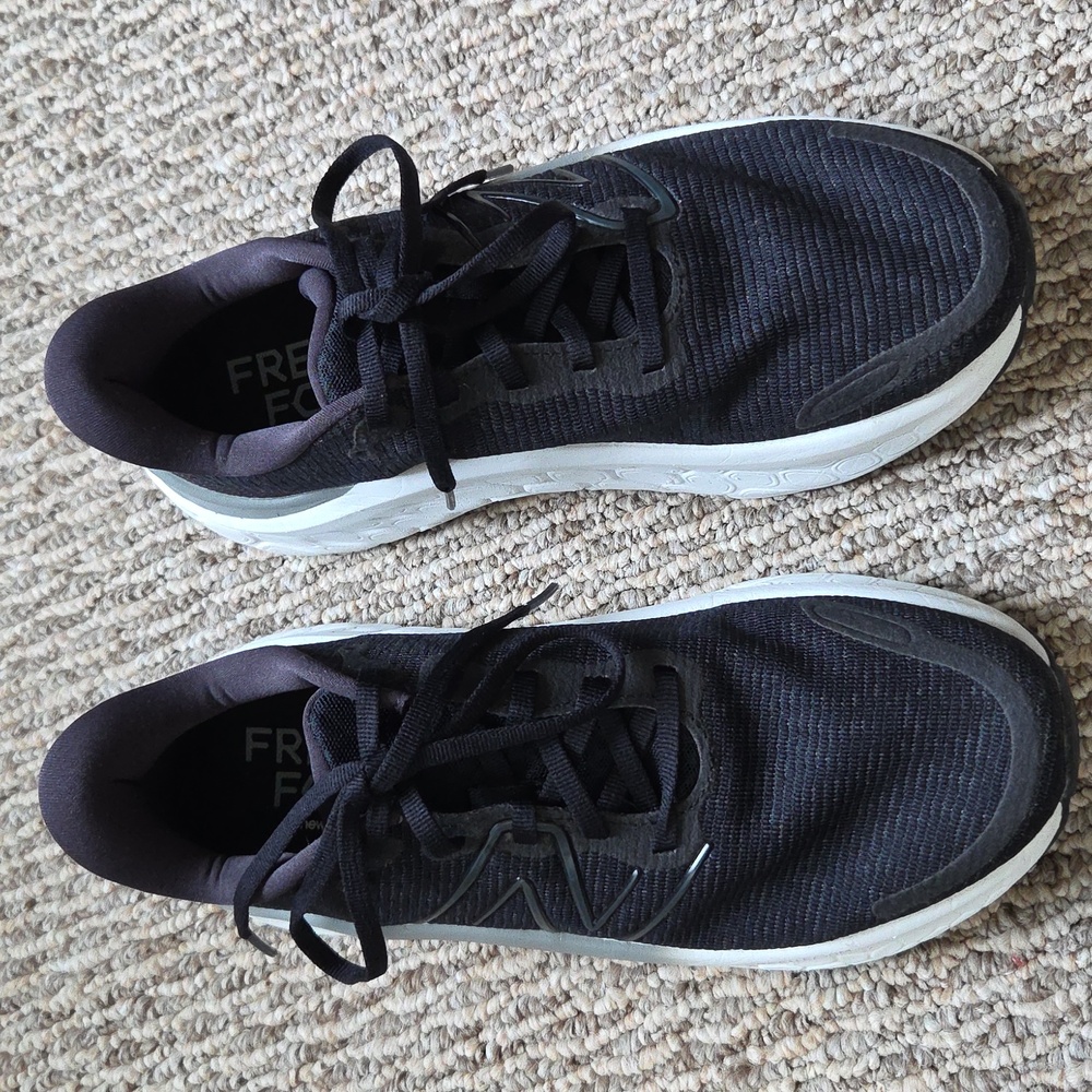 New Balance Women's Black and White Cushioned Running Shoes - Picture 2 of 8
